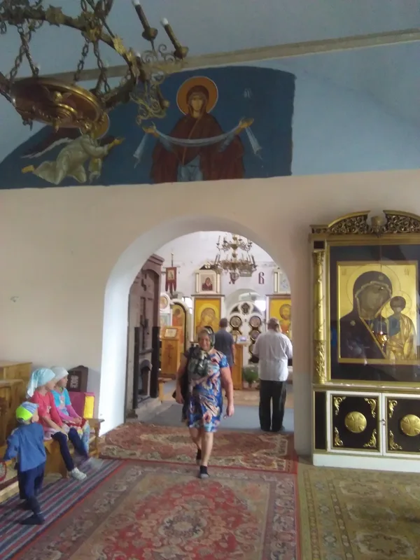 внутри храма